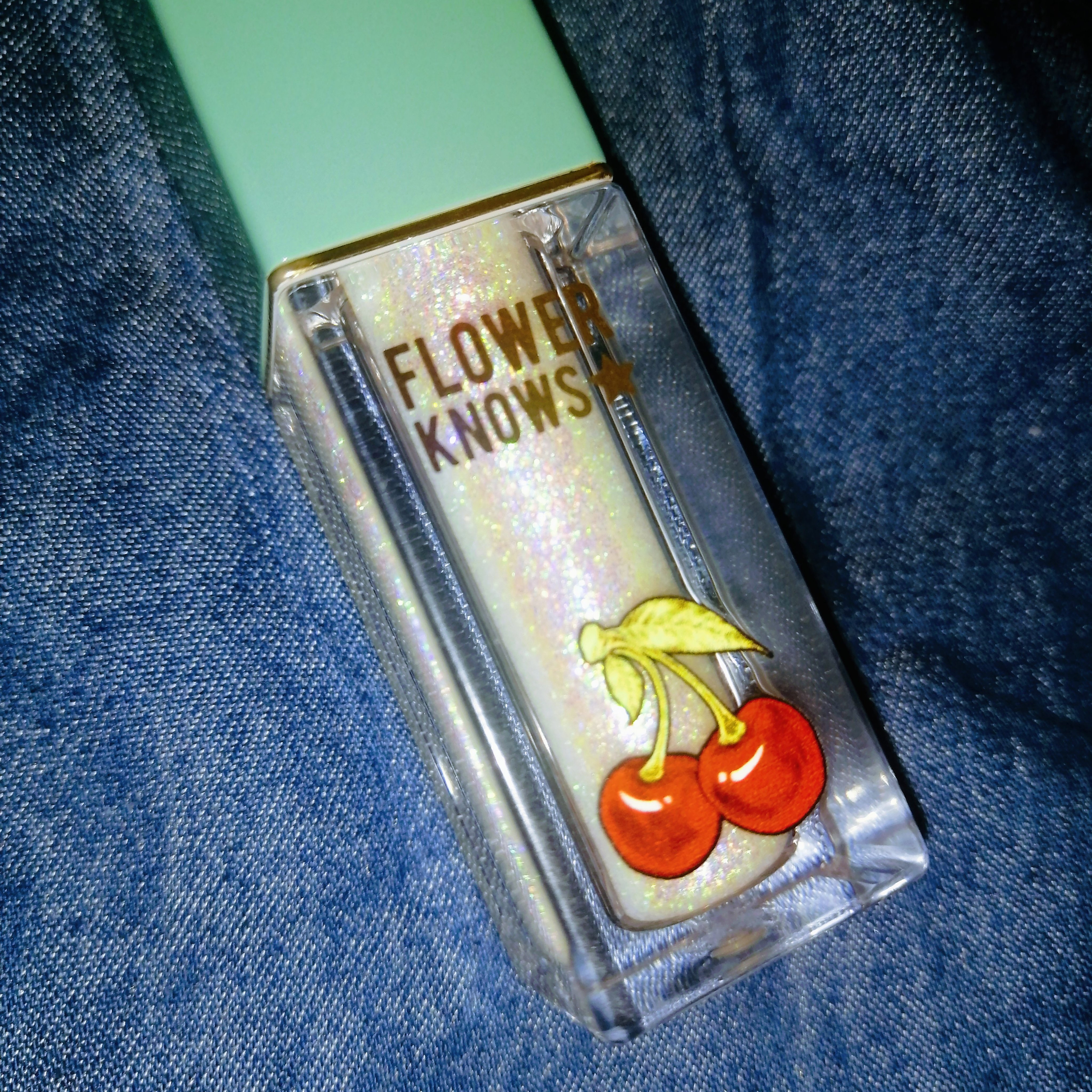 Cherry Love グリッター リキッドアイシャドウ P01 Alluring Cat Eyes/FlowerKnows/グリッターを使ったクチコミ（1枚目）