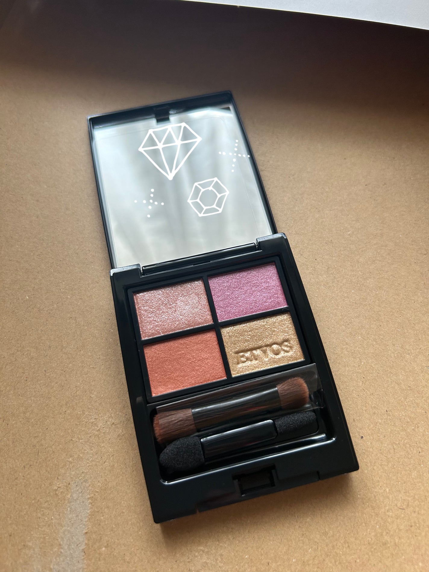 ミネラルクラッシィシャドー/エトヴォス/アイシャドウパレットを使ったクチコミ(1枚目)