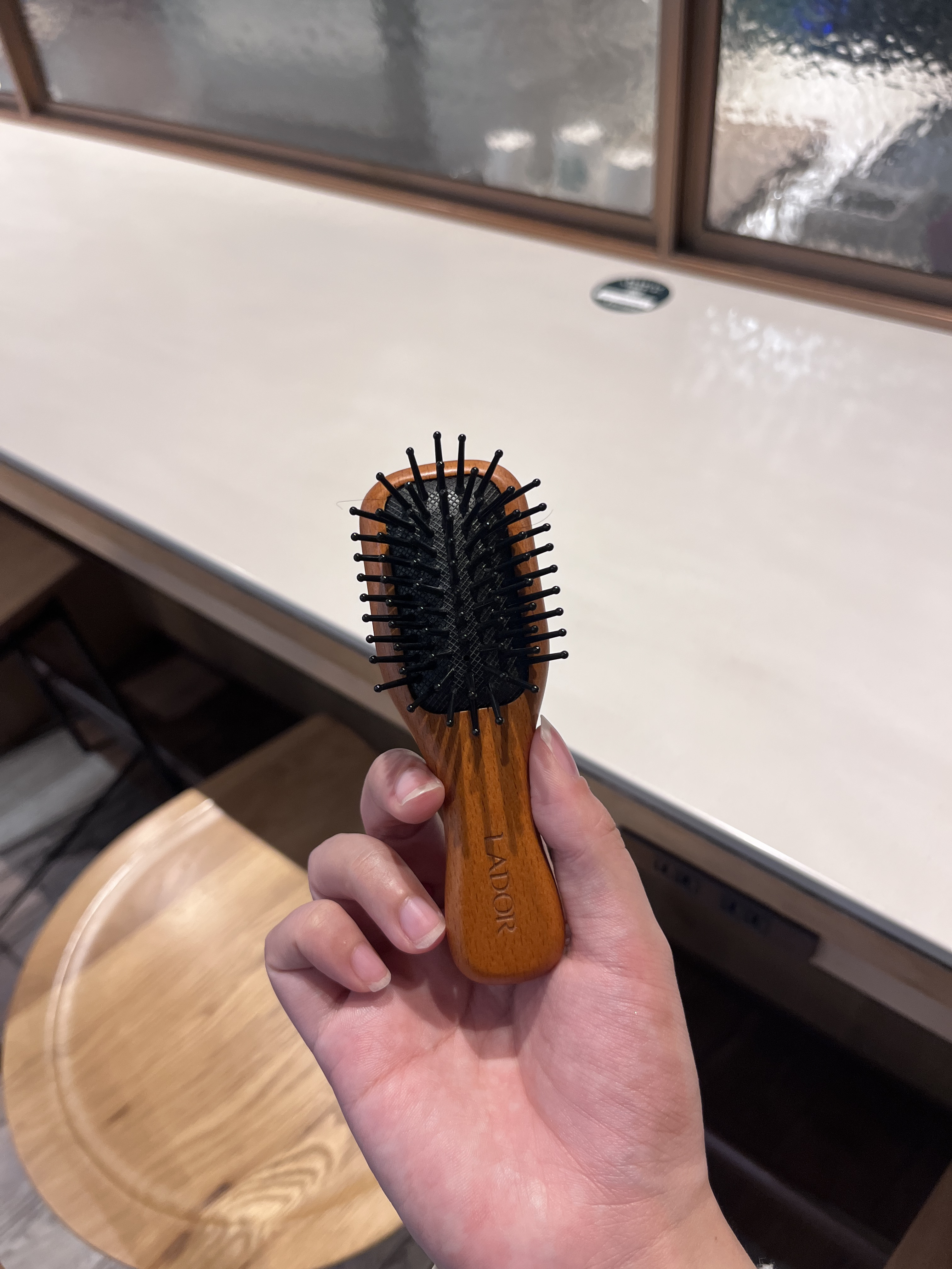 ミニヘアブラシ/La'dor/ヘアブラシを使ったクチコミ（1枚目）