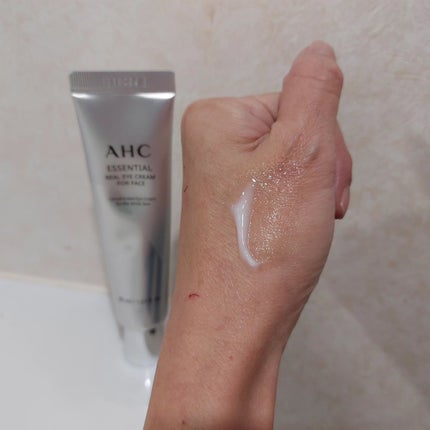 エッセンシャル リアル アイクリーム フォーフェイス/AHC/アイケア・アイクリームを使ったクチコミ(4枚目)