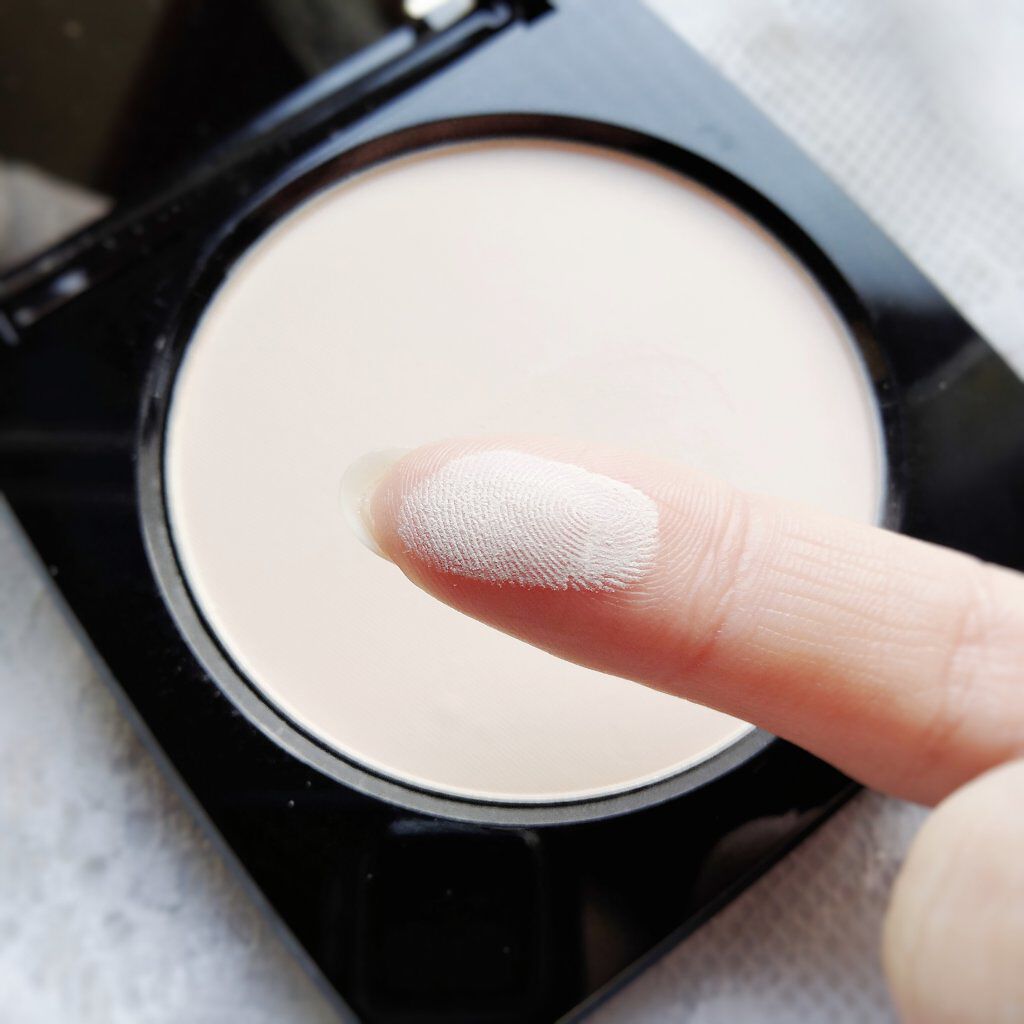 シアーフィニッシュ プレストパウダー 05 ソフトサンド/BOBBI BROWN/プレストパウダーを使ったクチコミ（2枚目）