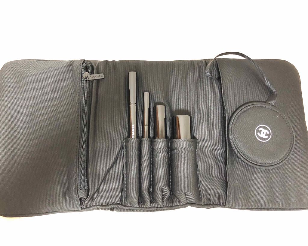 ゆい on LIPS 「CHANELの限定ブラシ♡持ち運ぶときにとても便利な物です!!..」(2枚目)