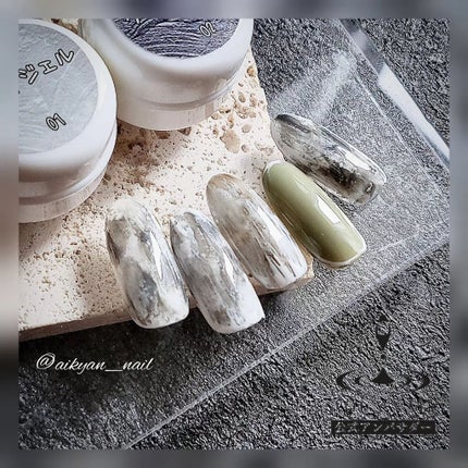 AQUA NAIL クレイジェルのクチコミ「
くすみカラーでニュアンスネイル💅🏻
AQUA GELのシアーは
発色が良いシアーなのでとっ.....」(1枚目)