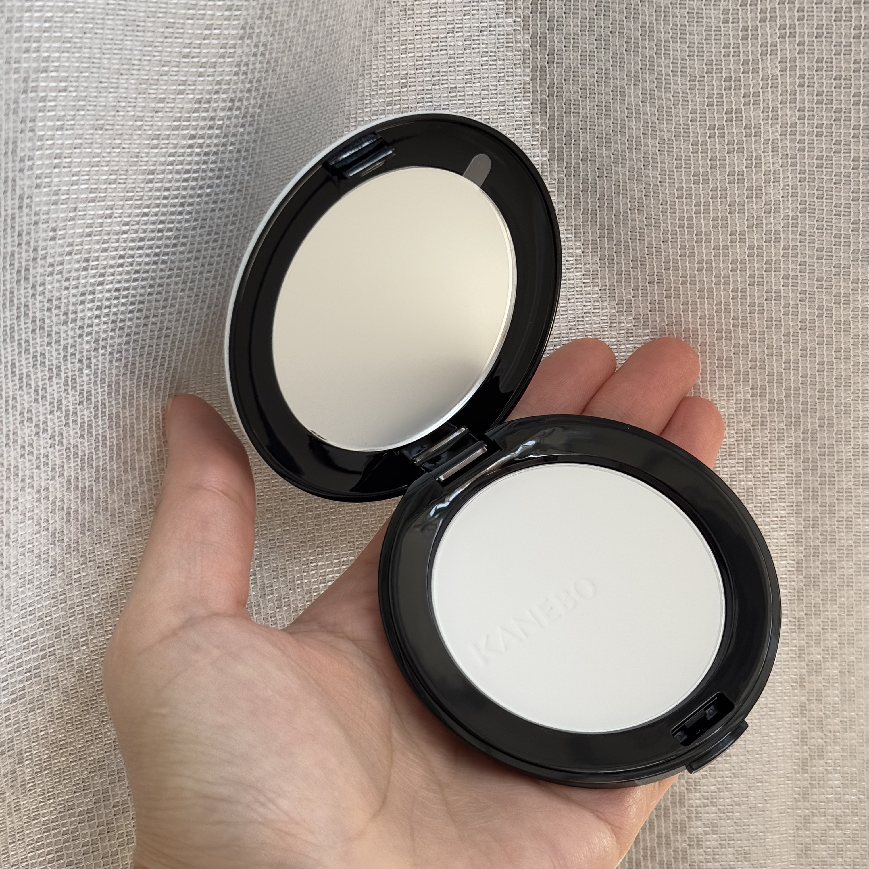 カネボウ　クリスタライズドフィックスパウダー/KANEBO/プレストパウダーを使ったクチコミ（3枚目）