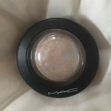 #MAC #ミネラライズスキンフィニッシュライトスカペード　¥4620(税込)
こちらはMACのハイライトとして使っている物なのですが、フェイスパウダーとしても使えるようです。このハイライトも有名ですが