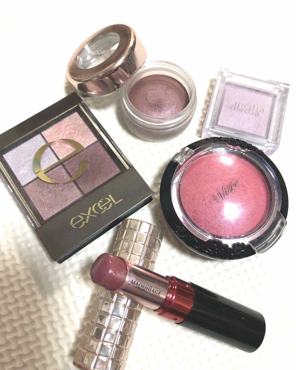 ブライトアップアイシャドウ/media/単色アイシャドウを使ったクチコミ（1枚目）