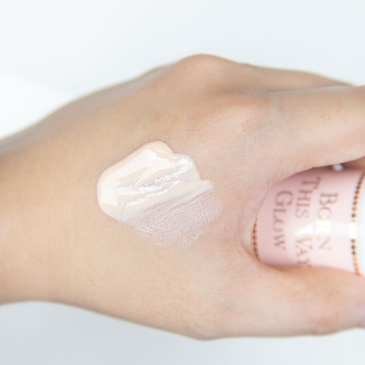 ボーン ディス ウェイ グロウ モイスチュアライジング メイクアップ プライマー/Too Faced/化粧下地を使ったクチコミ（2枚目）