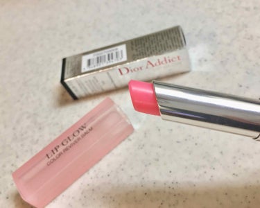 💄 Dior アディクトリップ グロウ 008 ウルトラピンク 💄 限定色💗

見た目の可愛いさに惹かれてずっと欲しかったんですが遂に…‼︎

塗り心地はしっとり◎  ピンク色も不自然な色目じゃなくて自