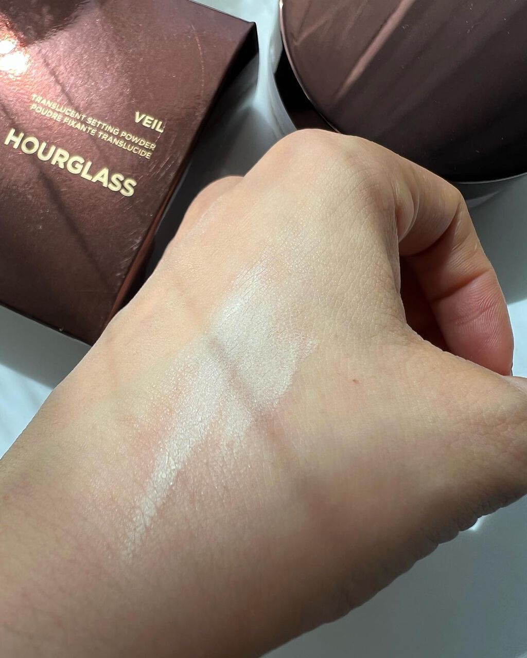 VeilTranslucentSettingPowder/HOURGLASS/プレストパウダーを使ったクチコミ(2枚目)