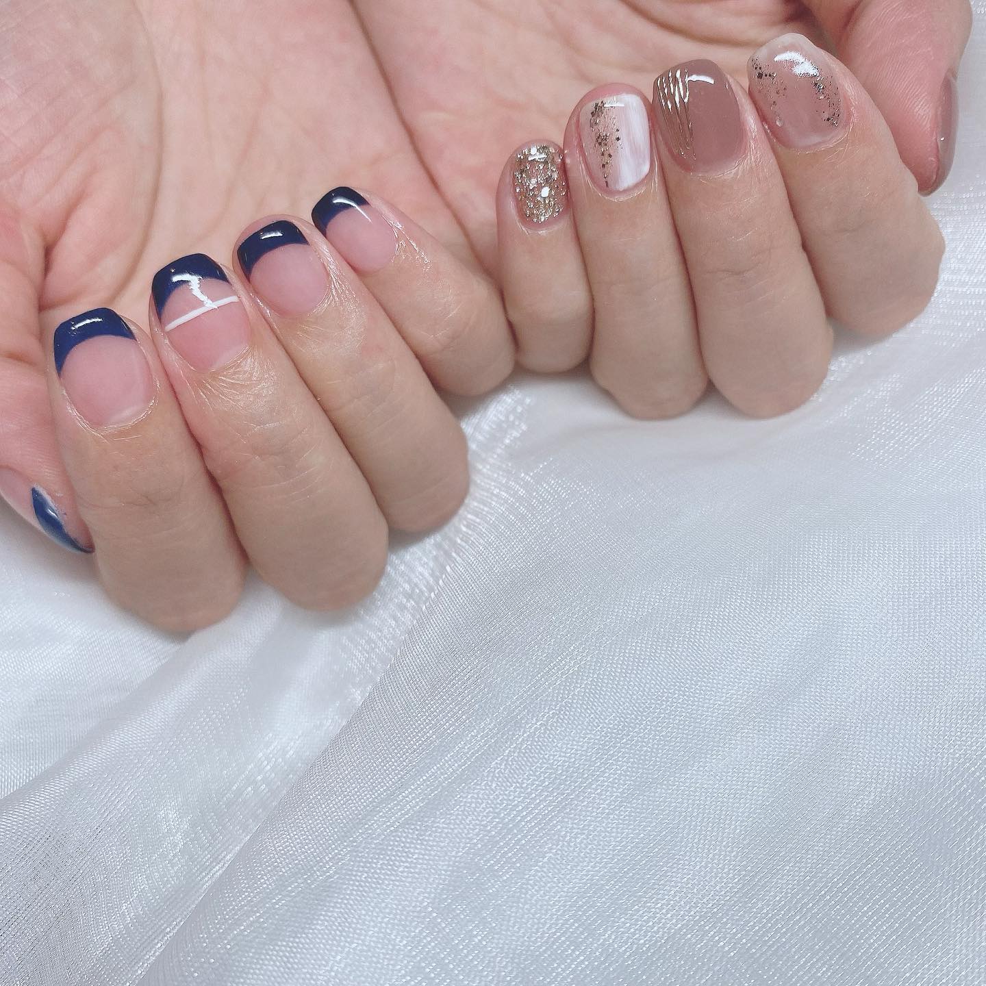 #アシメネイル,#アシンメトリーネイル,#秋ネイル,#ちぐはぐネイル,#ニュアンスネイル,#ブラウンネイル,#シンプルネイル,#オフィスネイル,#ショートネイル,#フレンチネイル,#スクエアネイル,#韓国ネイルのネイルデザイン