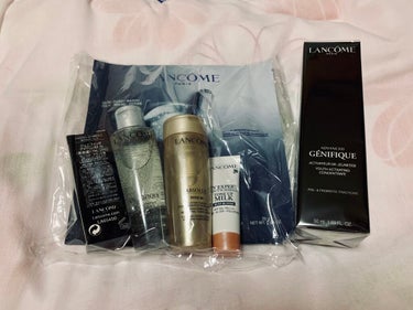 LANCOME　ジェニフィック アドバンスト N　50ml

定期便で頼んでる美容液が届きました！
今回から、特典内容が変更になってるようです。
化粧水2種類と、下地と、美容液と、マスクの試供品がセット