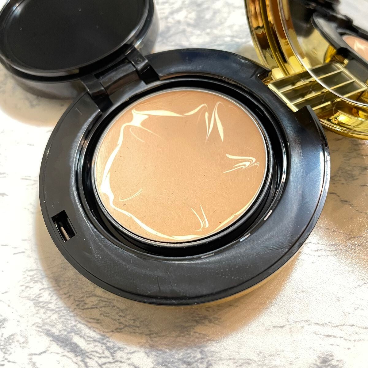 エッセンススキンファンデーションパクト/VT/クリーム・エマルジョンファンデーションを使ったクチコミ(2枚目)