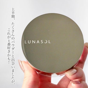 LUNASOL スムースクリアパウダーのクチコミ「＼さらさらなのにツヤ✨ルナソルの激推しパウダー／


☑︎LUNASOL
　スムースクリアパウ.....」（2枚目）