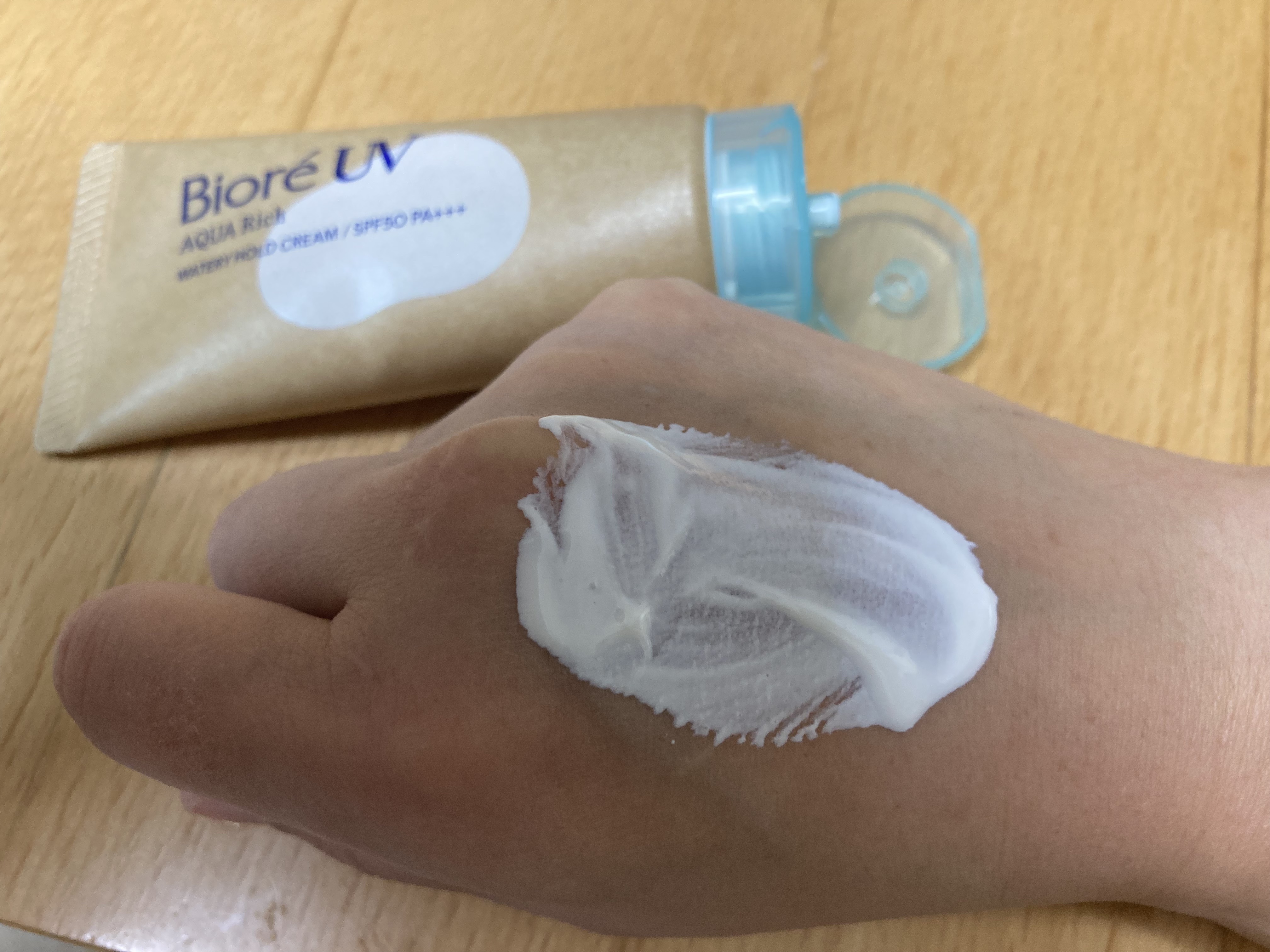 ビオレUV アクアリッチ ウォータリーホールドクリーム（水肌記憶UV）/ビオレ/日焼け止めクリームを使ったクチコミ（3枚目）