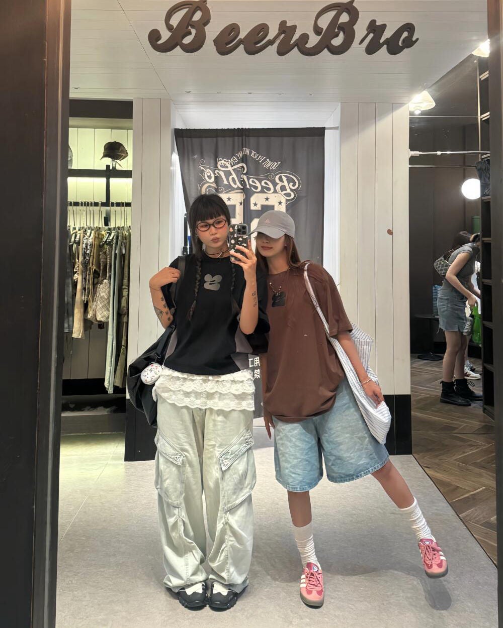 ひとみ on LIPS 「友情がすぐに応じてくれるととても幸せです#コーデ#韓国コーデ#..」(1枚目)