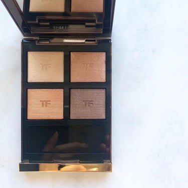 TOM FORD BEAUTY アイ カラー クォードのクチコミ「TOM FORD BEAUTYアイ カラー クォード
04Aサスピション

ツヤツヤの4色パレ.....」（1枚目）