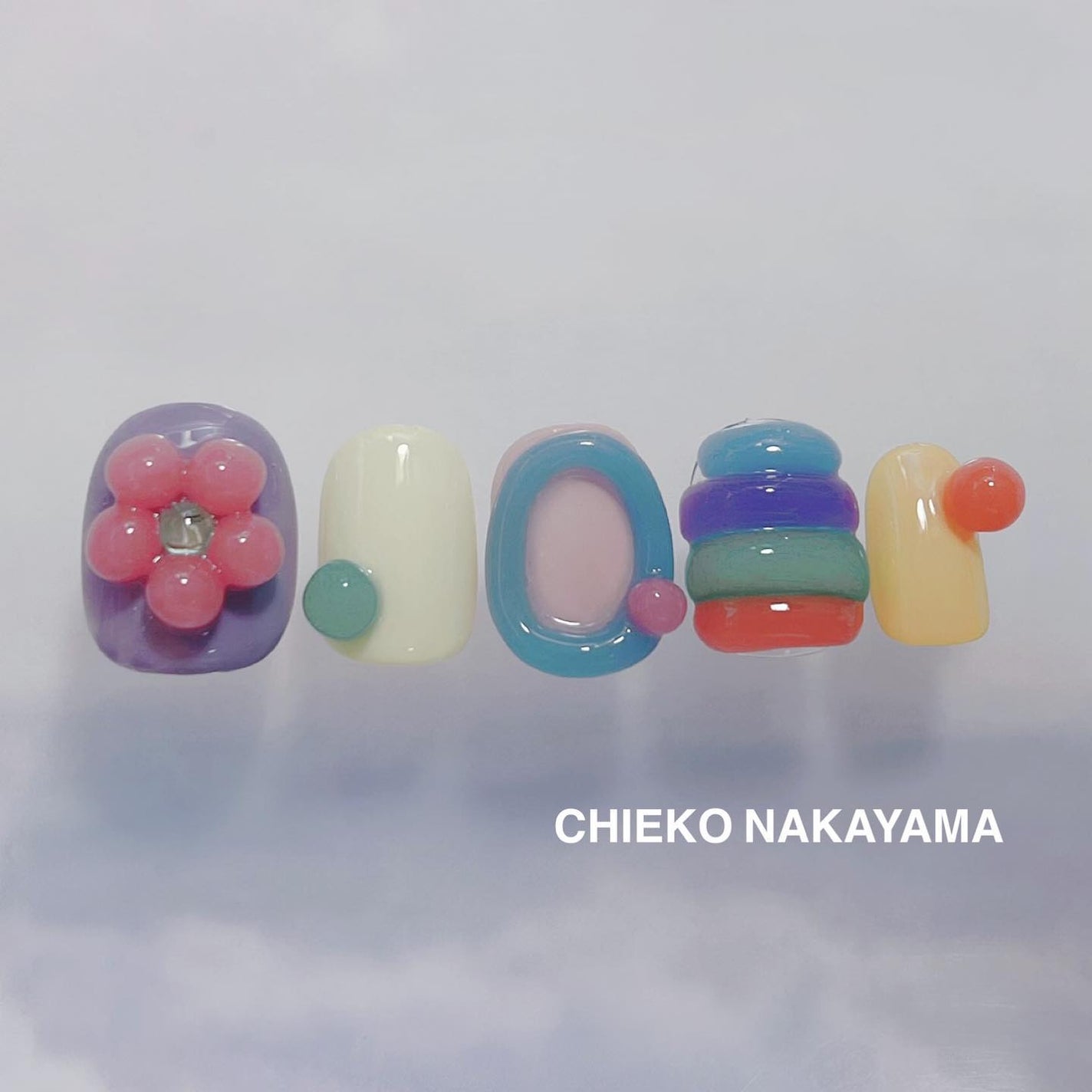 なかやまちえこ on LIPS 「蓄光×LED=最高♡365日ネイル289日め⠀⠀LEDのパーツ..」(3枚目)