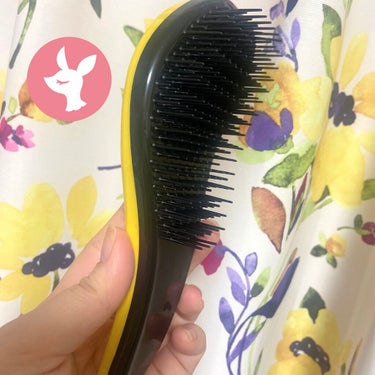 DAISO 立体ヘアブラシ（コンパクト）のクチコミ「ダイソー にてリピート購入しました。

私の地肌には少し刺激が強いので、慣れるまではちょい痛い.....」（3枚目）