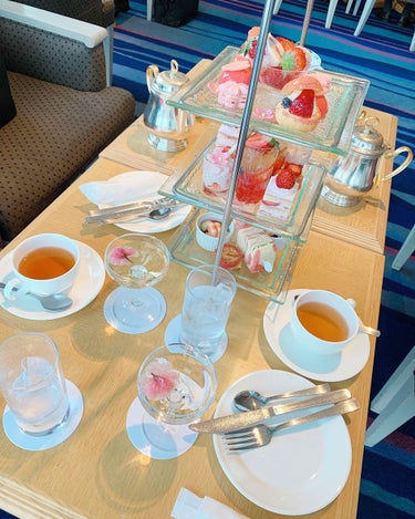 昨日は横浜のホテルでアフタヌーンティー食べてきた🤤🍓💕ほんとに可愛いし美味しかった♡