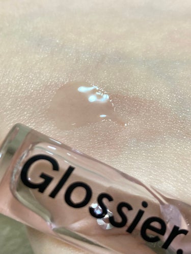 Glossier. Lip Glossのクチコミ「ガラスみたいな輝き…かわいい🤦🏻‍♀️

ちゅるちゅるになる！
おもため！
保湿力◎


好き.....」（1枚目）