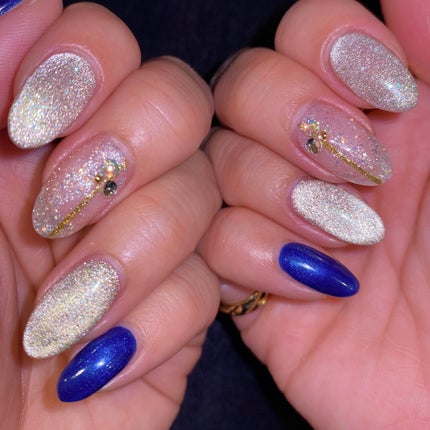 ラティ子🐾 on LIPS 「ネイルお直ししてきました🥰💗時期的にホリデーネイルに🎄💙ラメ、..」(5枚目)