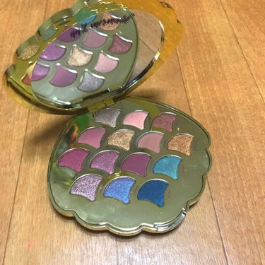 tarte be a mermaid & make wavesのクチコミ「ハワイへ旅行にいった時のデパートで見つけた 人魚ビューラー(ミニマスカラ付) と 貝殻モチーフ.....」（3枚目）