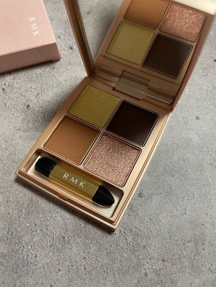 ローズウッドデイドリーム 4アイズ 03 ゴールデンシエナ/RMK/アイシャドウパレットを使ったクチコミ(2枚目)