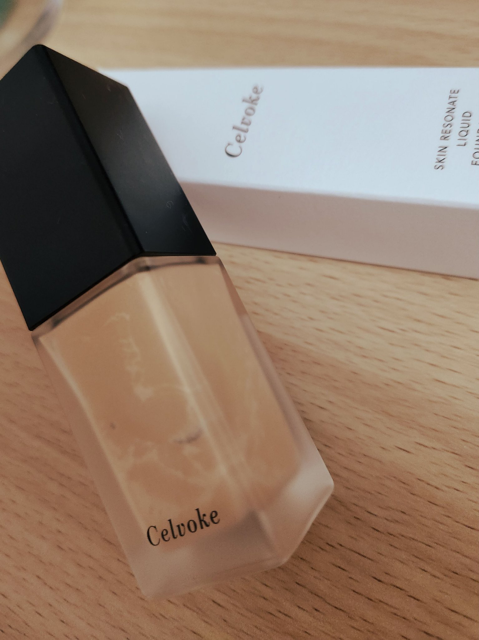 スキンレゾネート リキッドファンデーション/Celvoke/リキッドファンデーションを使ったクチコミ（2枚目）