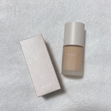 ＊＊＊
RMK
リクイドファンデーション
フローレスカバレッジ102のご紹介です💁‍♀️♡
・
肌なじみのよさとリアルな立体感を実現し、
カバーしているのに
厚ぼったさや隠ぺい感のない
まるで素肌のよう