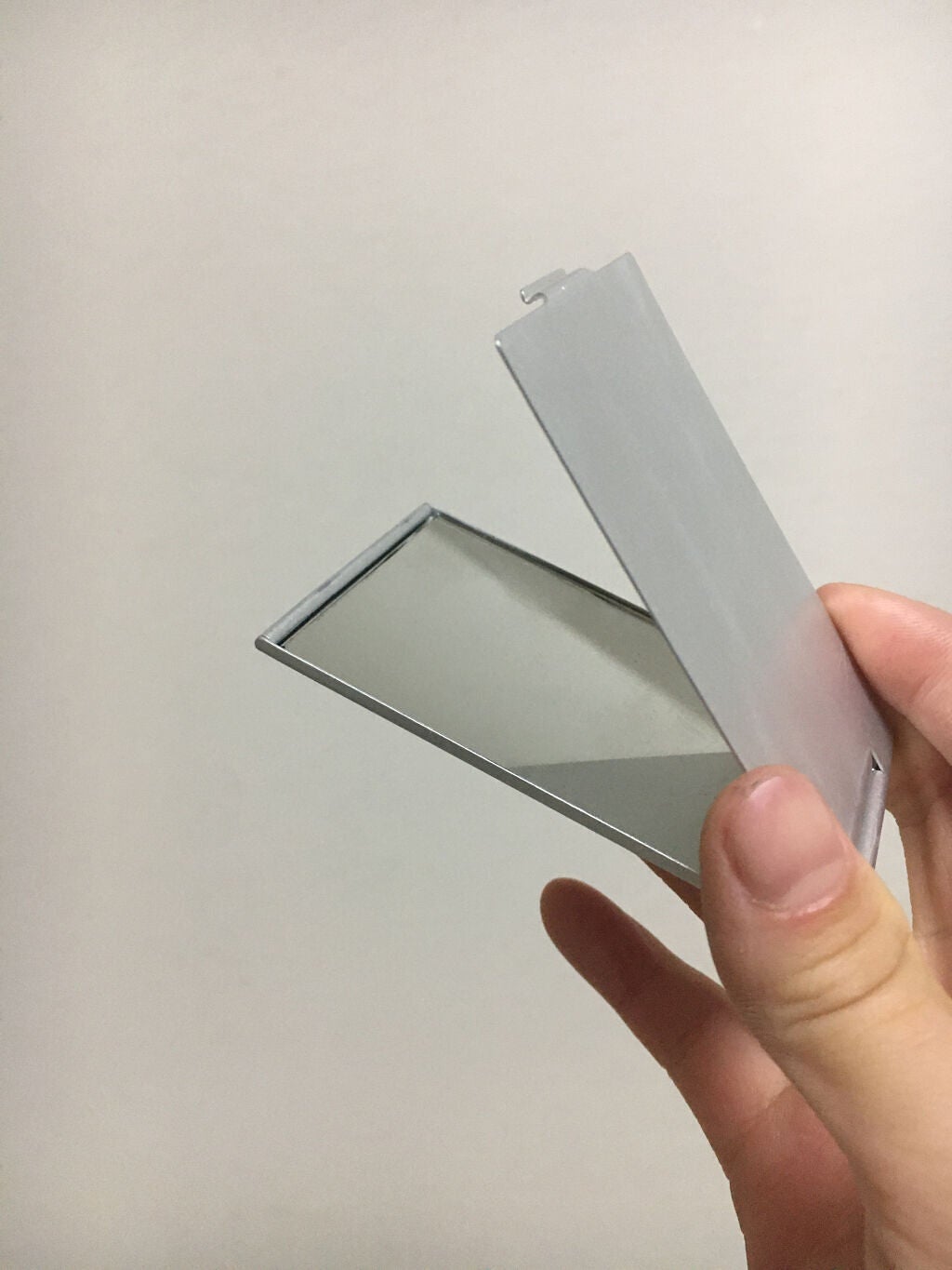 有益情報お届け on LIPS 「DAISOコンパクトミラーダイソーの持ち歩きにぴったりなミラー..」(3枚目)