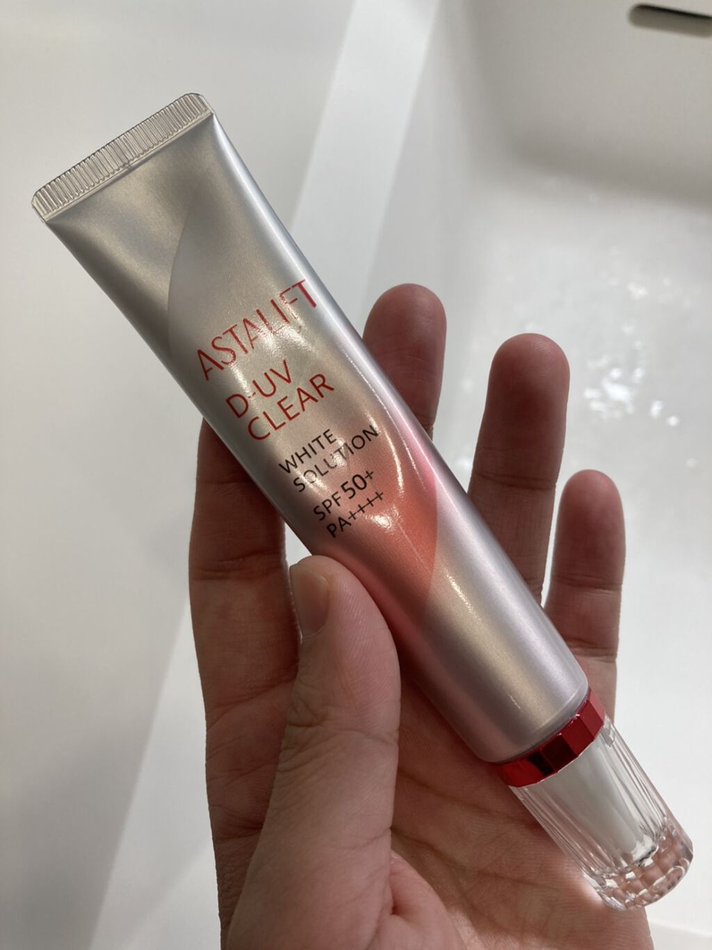 くひくひ on LIPS 「ベタつかないし、下地にも使えて◎トーンアップできる日焼け止め探..」(1枚目)