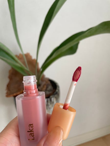 垢抜けにゃん(コスメ/ダイエット備忘録) on LIPS 「LAKAフルーティグラムティント絶妙にかわいい色で発色がいい!..」(2枚目)