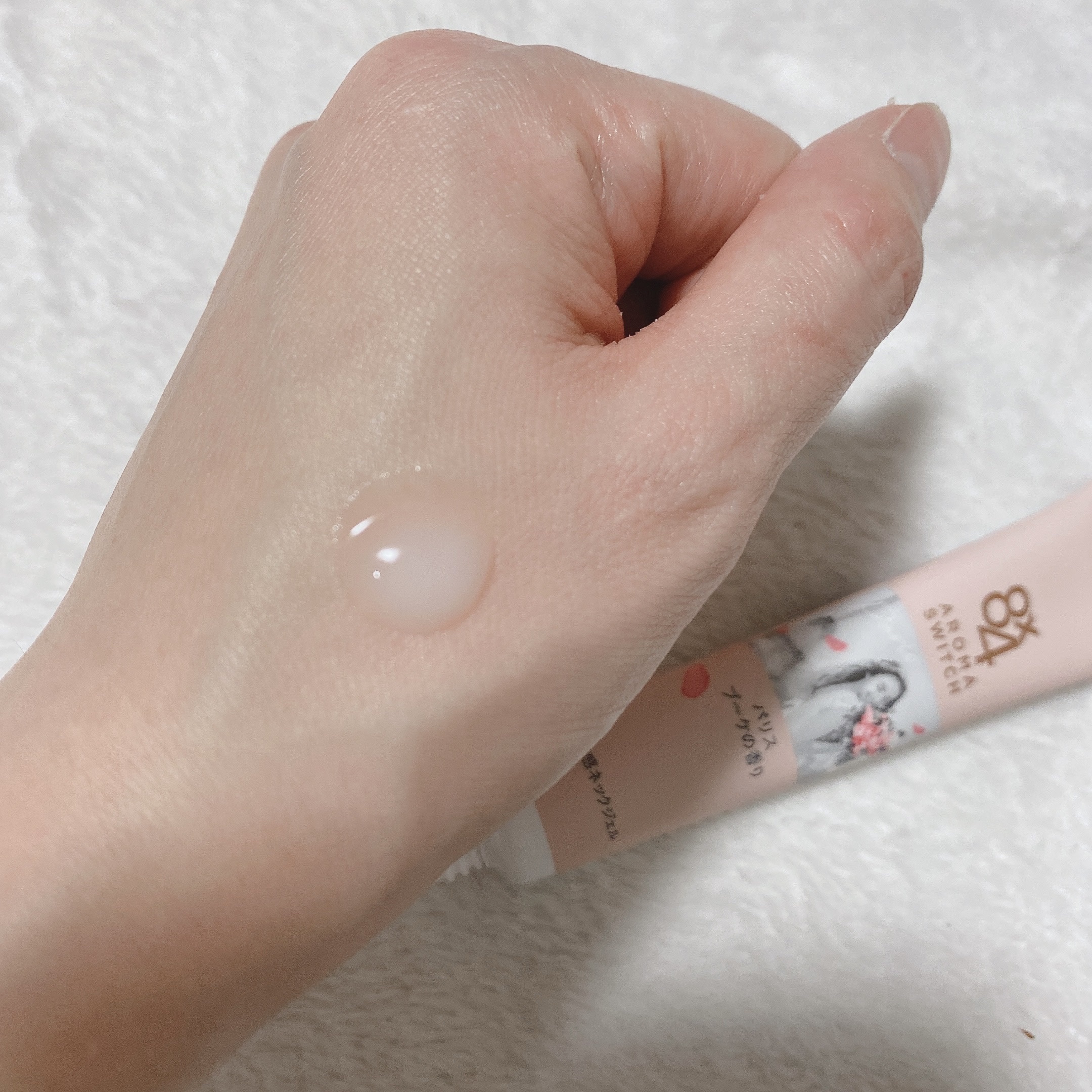 8x4 アロマスイッチ 涼感ネックジェル パリスブーケの香り/８ｘ４/デオドラント・制汗剤を使ったクチコミ（2枚目）