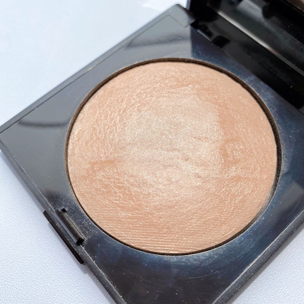 マットラディアンス ベイクドパウダー ハイライト01/ローラ メルシエ/パウダーハイライトを使ったクチコミ(2枚目)