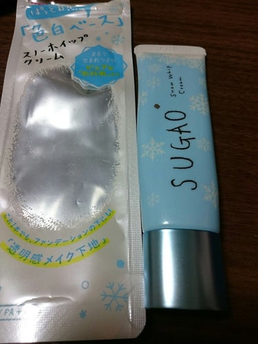 ＳＰＦ23 PA+++ です。これ人気ですね。どこでも品切れでやっと買えました(ノ´∀｀*)
みなさん仰るように、最初から肌が透明感ある人みたいになれます✨

２５㌘で1,200円です。