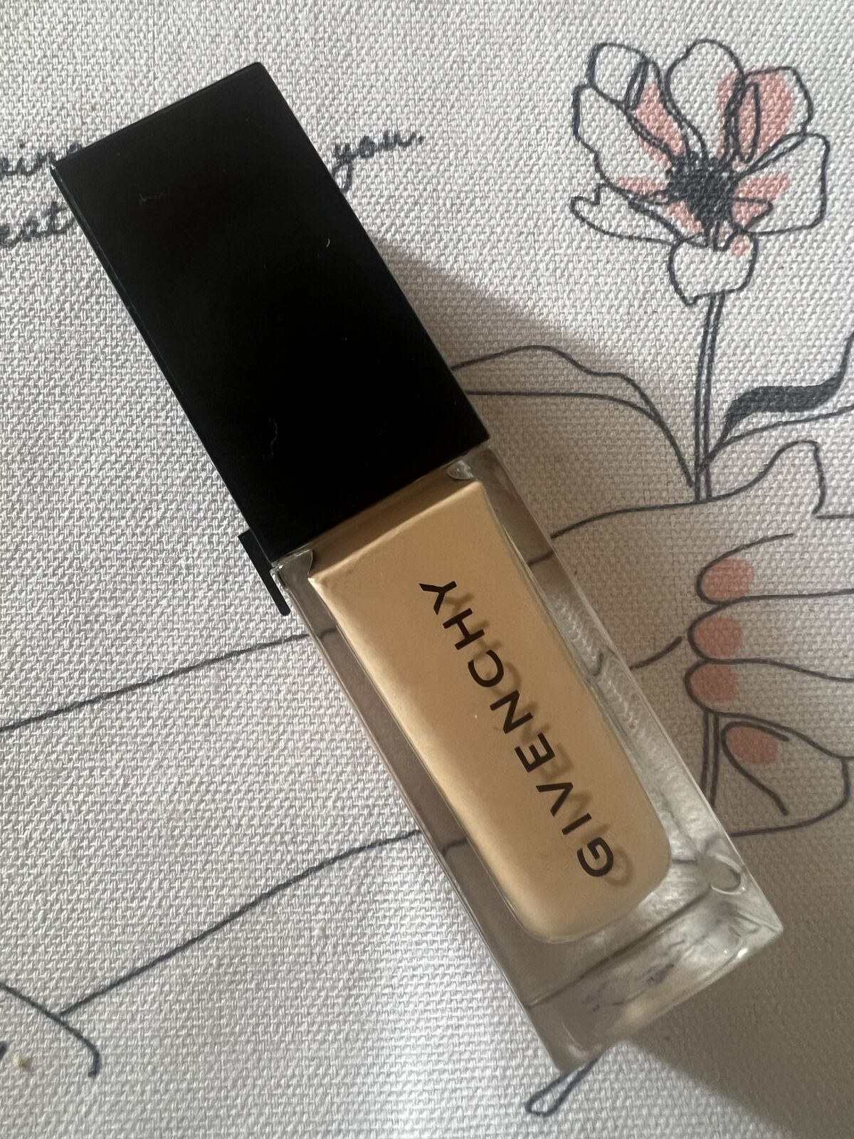 プリズム・リーブル・スキンケアリング・グロウ 2-N120/GIVENCHY/リキッドファンデーションを使ったクチコミ（1枚目）