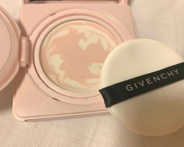 ☆GIVENCHY☆
☆ランタンポレルブロッサム  クリームコンパクト☆      ¥9504（税込み）



アカリンおおすめの下地！
アカリンが神コスメ！リピ買いしてる！って噂のあの下地です🤗

下