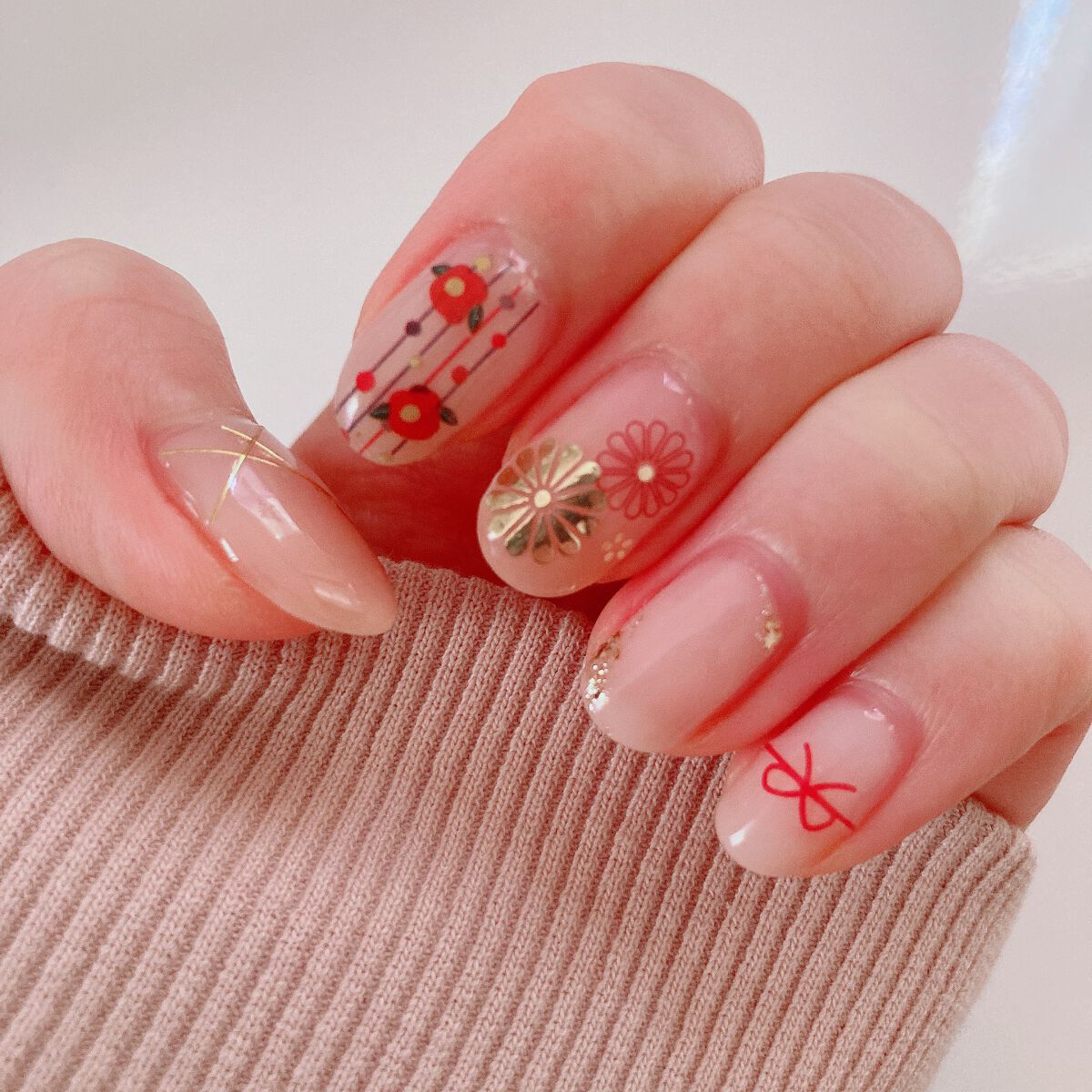 🌱2022年最後のネイル

お正月ネイル？
セリアのネイルシールが可愛すぎました
優勝です💯

こんなに可愛い爪で
新年を迎えられるのが嬉しい笑

来年も素敵な年になりますように


#セルフネイル
#ジェルネイル
