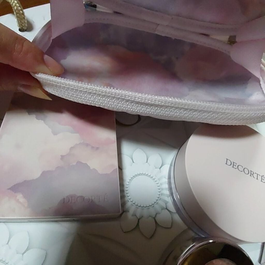 TOMOMI★ on LIPS 「クリスマスコフレ💄2021COSMEDECORTE。初めての投..」(2枚目)