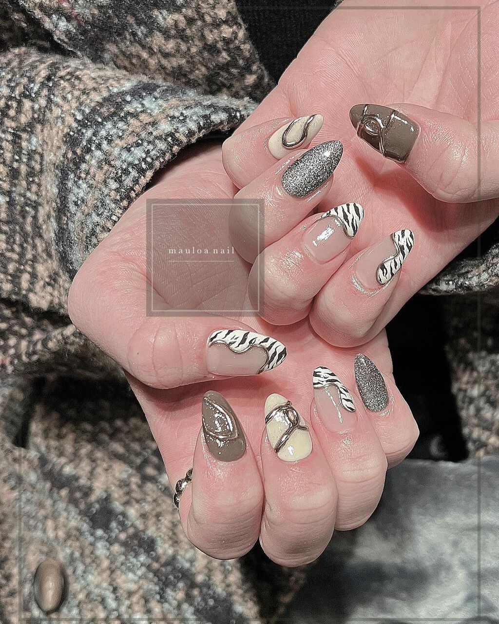 #ネイル,#月ネイル,#アートネイル,#ゼブラネイル,#ミラーアートネイル,#アニマルネイル,#夏ネイル,#ヒョウ柄ネイル,#オータムネイル,#ジュエリーネイル,#ミラーネイル,#手書きアートネイル,#スタッズネイル,#ブラウンネイル,#冬ネイル,#天王寺ネイル,#牛柄ネイルのネイルデザイン