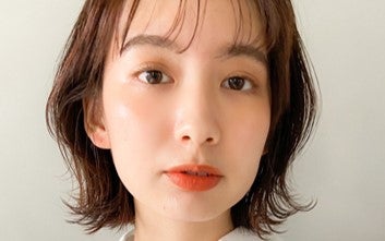 頬骨が出てるお悩みをカバーするメイク・髪型|美人を目指すセルフマッサージ方法のサムネイル