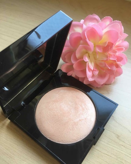 マットラディアンス ベイクドパウダー ハイライト01/ローラ メルシエ/パウダーハイライトを使ったクチコミ(1枚目)