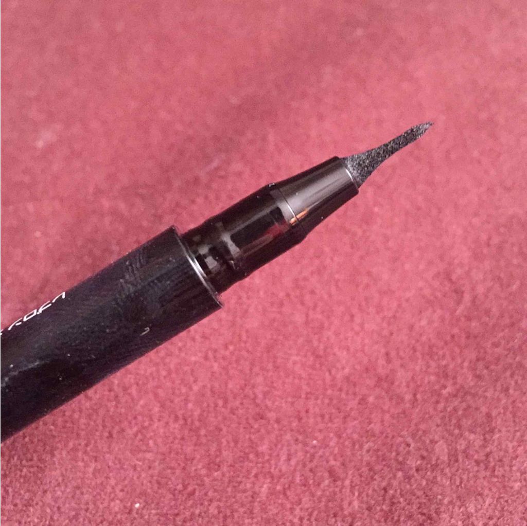 カラーステイ アイライナー カリグラフィー スリム&シャープ/REVLON/リキッドアイライナーを使ったクチコミ（2枚目）