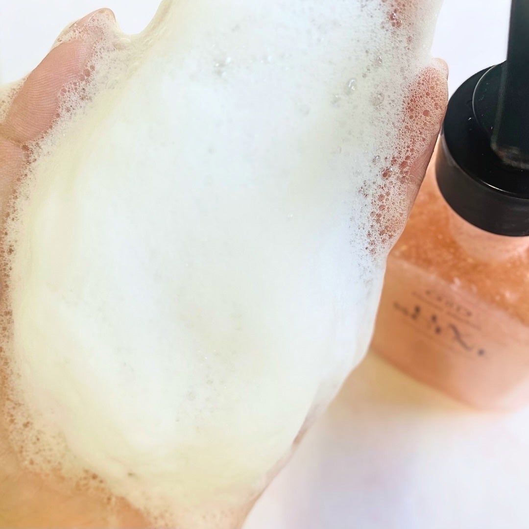 スクラブボディウォッシュ フラワーマーケット ホワイトチューリップ/LUV SCENT/ボディスクラブを使ったクチコミ(5枚目)