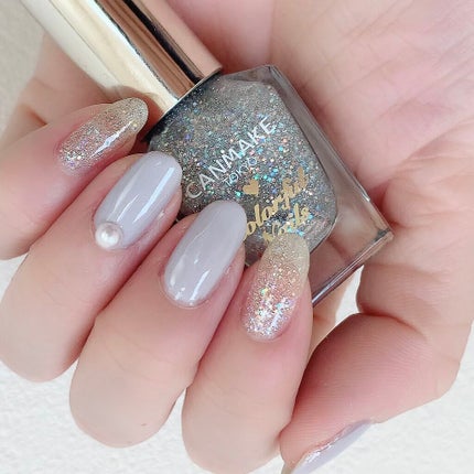 シルバーネイルは華やかさが魅力!おすすめネイルポリッシュ紹介【プチプラ・デパコス】