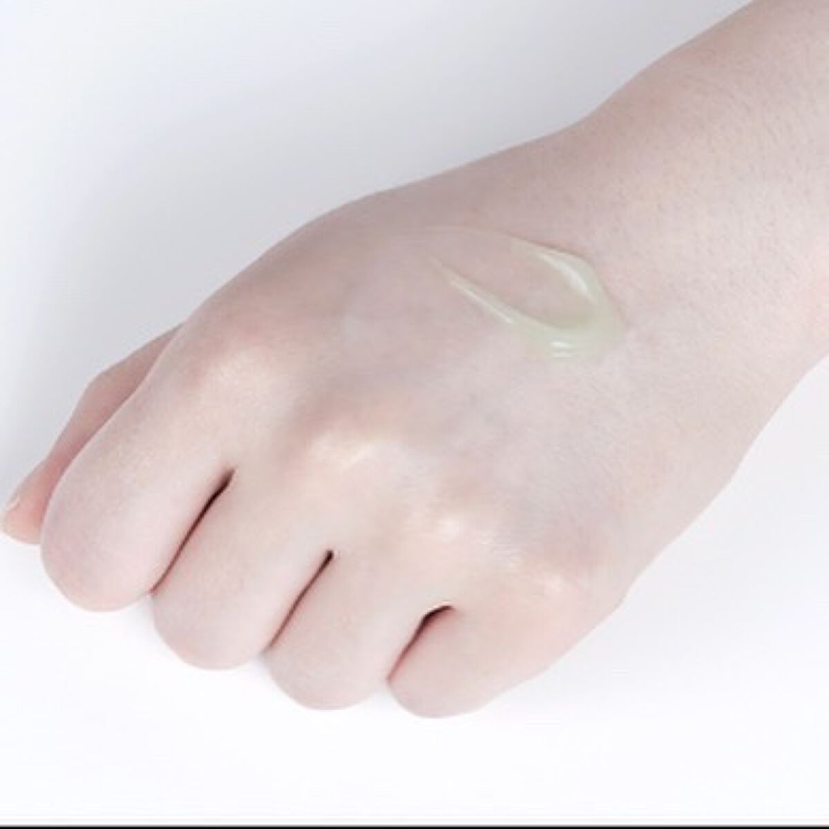 Miwa Kamise on LIPS 「さっぱりだけど、潤いもお約束!🌿VTCICAクリーム🌿保湿性が..」(3枚目)