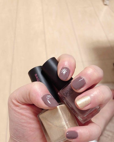 ＊NAIL HOLIC
     BR305

＊自宅にあった、細かいラメのゴールド

＊セリアのネイルシール


色味が可愛いので、リピします( *´꒳`* )︎💕︎

#セルフネイル 
#ブラウンネ