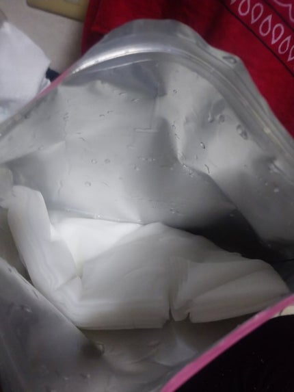 Make.iN レッドプロポリスモイストフェイスマスクのクチコミ「Make.iMRED PROPOLIS MOIST FACE MASK
Qoo10購入品
.....」(2枚目)