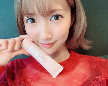 新発売のSUGAO スノーホイップクリーム 
ピンクホワイト🐈🌸


ツヤ肌メイク向きの下地かなっ💄✨


ホイップって言葉通り軽くて💗サラフワッ☁️
とした質感⭐︎(伝わってくれ…)



ホワイトパ