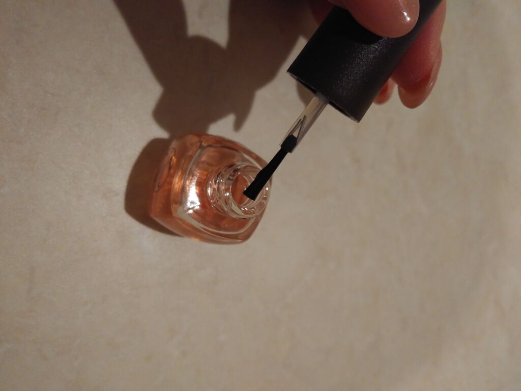 ピーチクイックドライ＆キューティクルコンディショナー/タミーテイラー/ネイルオイル・トリートメントを使ったクチコミ（2枚目）